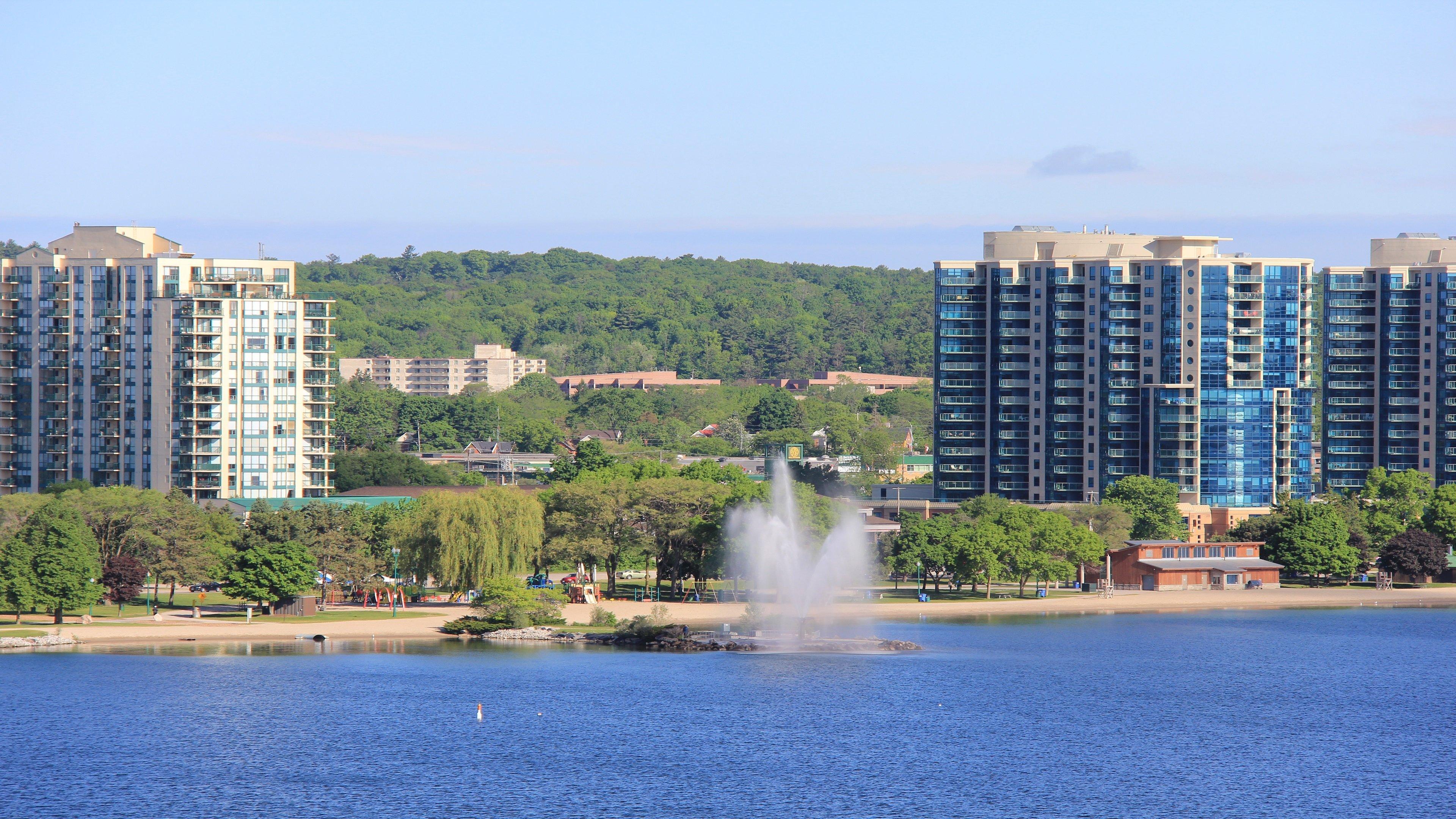 Holiday Inn Express Hotel & Suites Barrie By Ihg Exterior foto