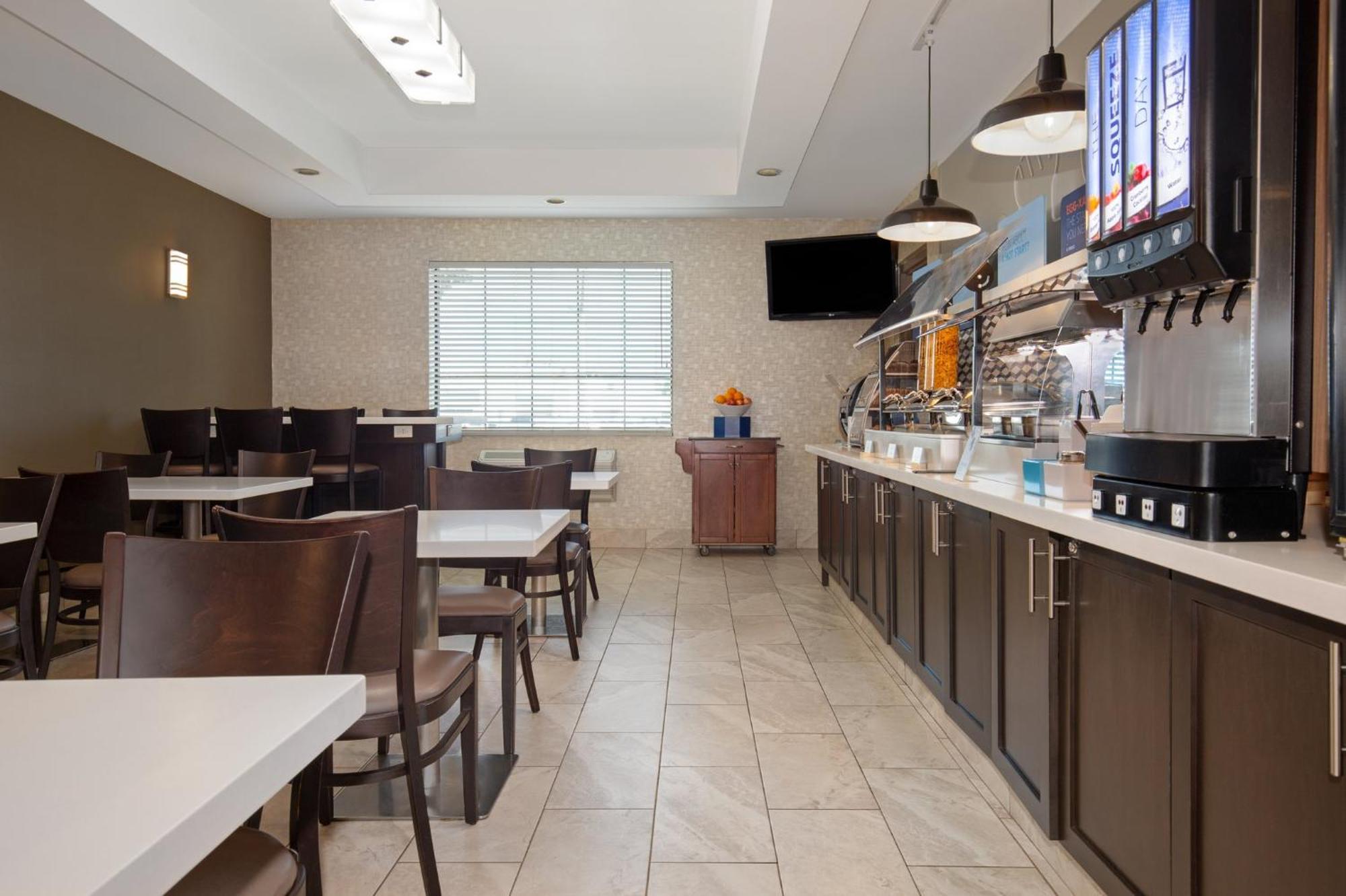 Holiday Inn Express Hotel & Suites Barrie By Ihg Exterior foto