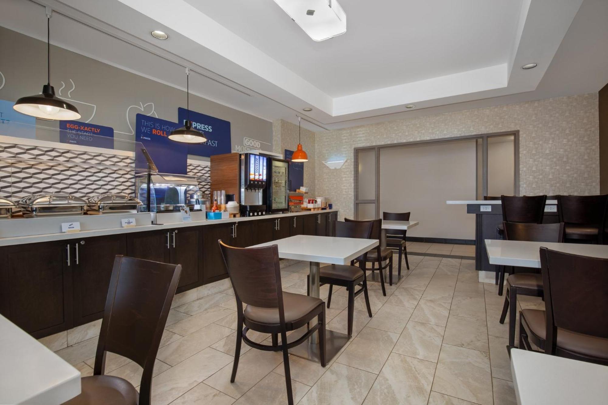 Holiday Inn Express Hotel & Suites Barrie By Ihg Exterior foto