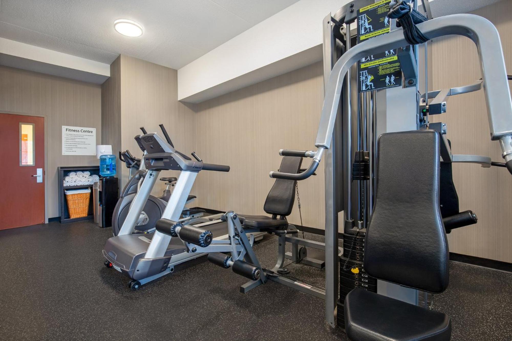Holiday Inn Express Hotel & Suites Barrie By Ihg Exterior foto