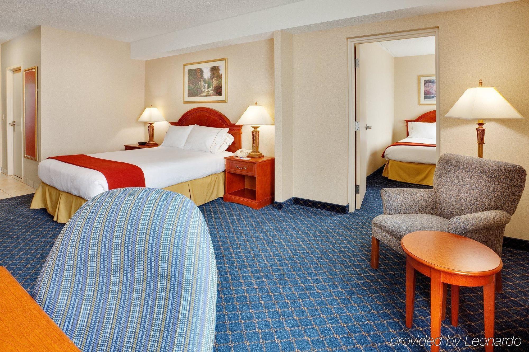 Holiday Inn Express Hotel & Suites Barrie By Ihg Exterior foto
