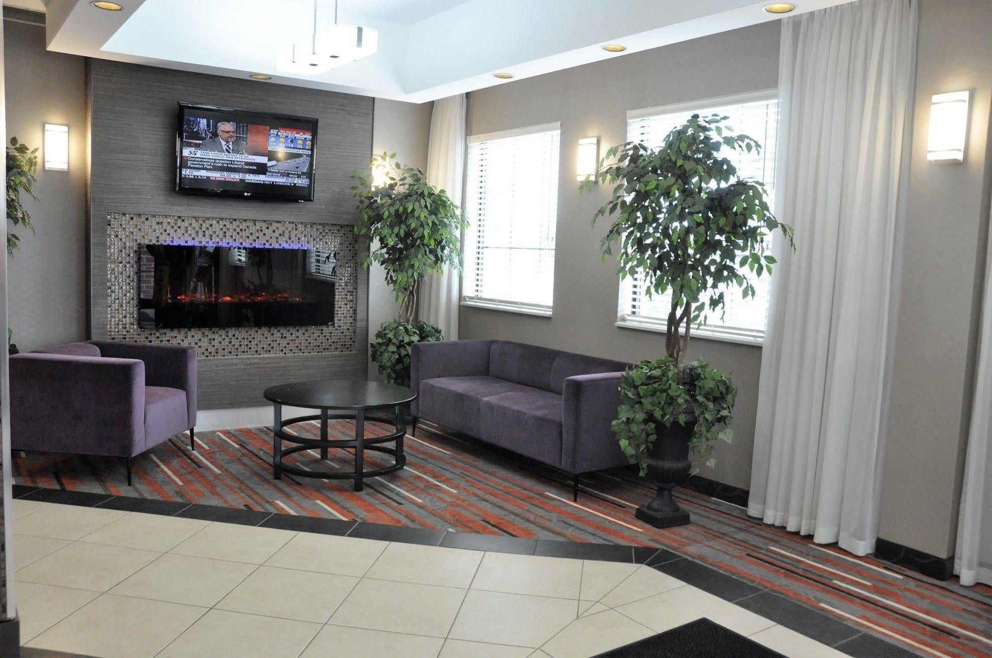 Holiday Inn Express Hotel & Suites Barrie By Ihg Exterior foto