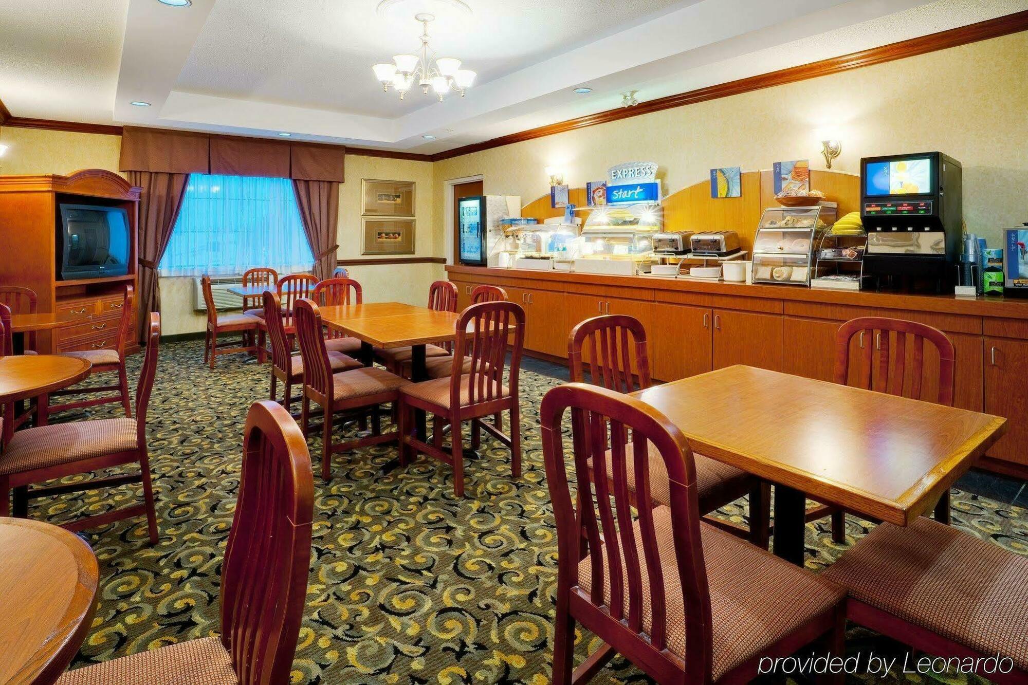 Holiday Inn Express Hotel & Suites Barrie By Ihg Exterior foto